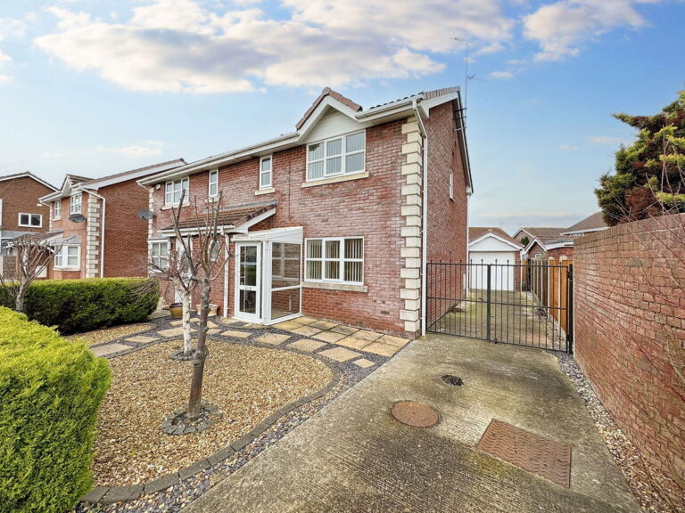 Ffordd Y Berllan, Towyn, Abergele, LL22 9LZ