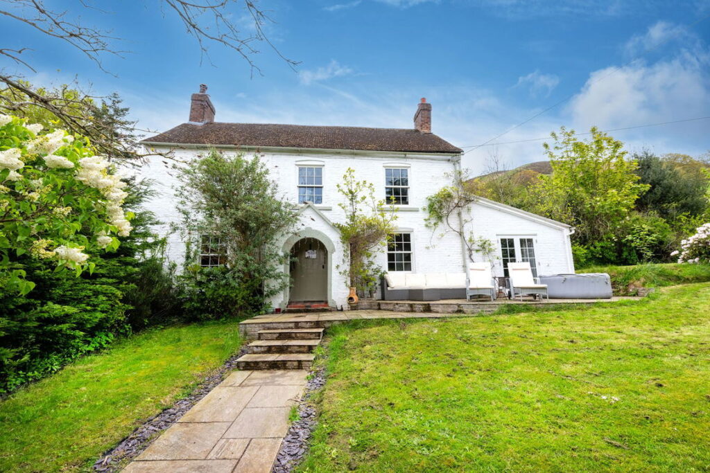 Bodfari, Denbighshire, LL16 4DD