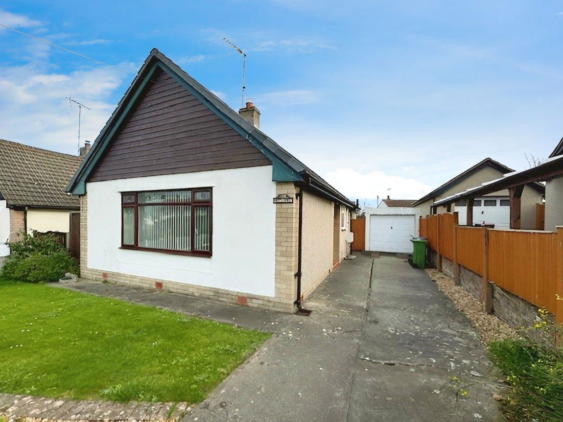 Ffordd Penrhwylfa, Prestatyn, Denbighshire LL19 8BS